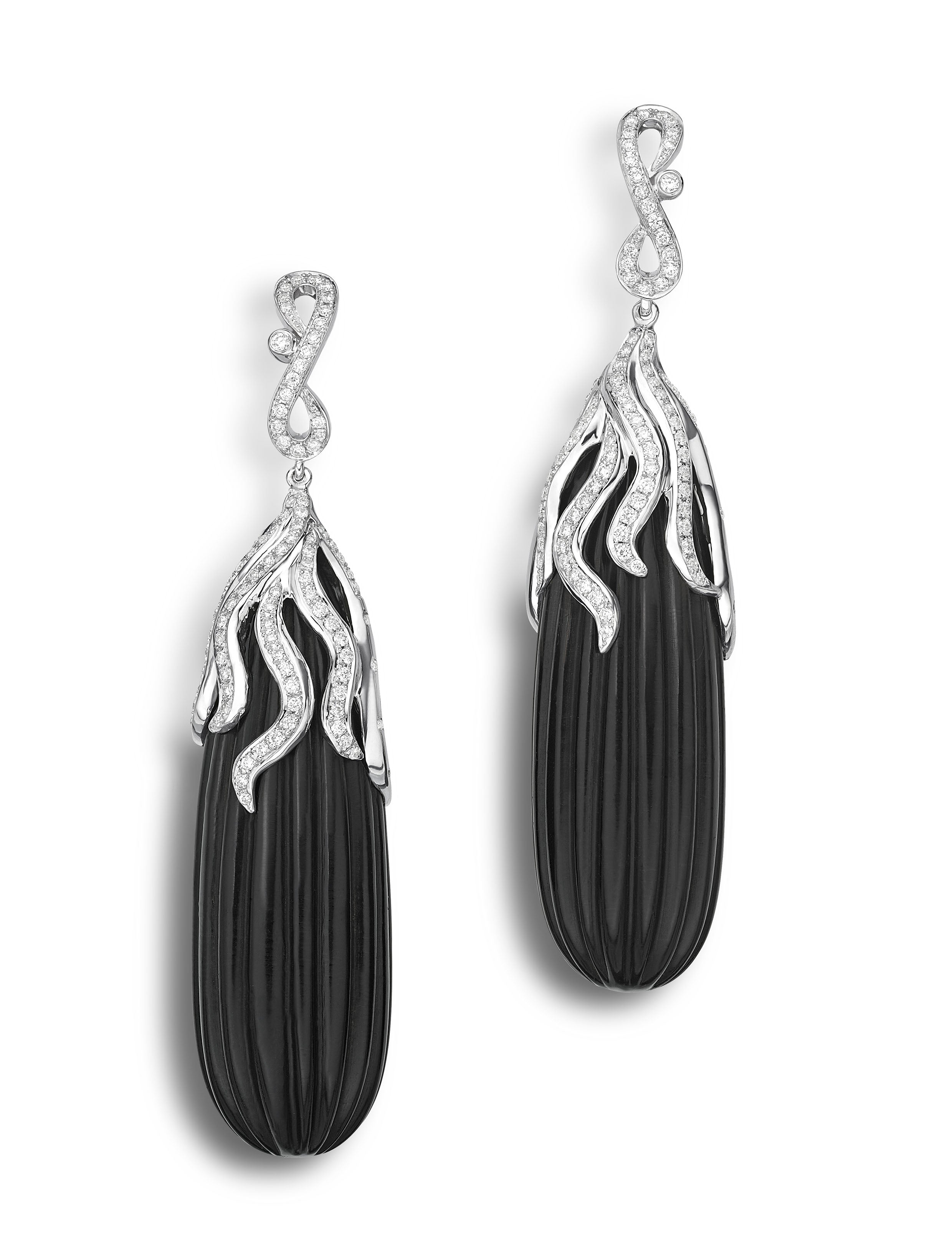 Earrings Carved Acorn JET